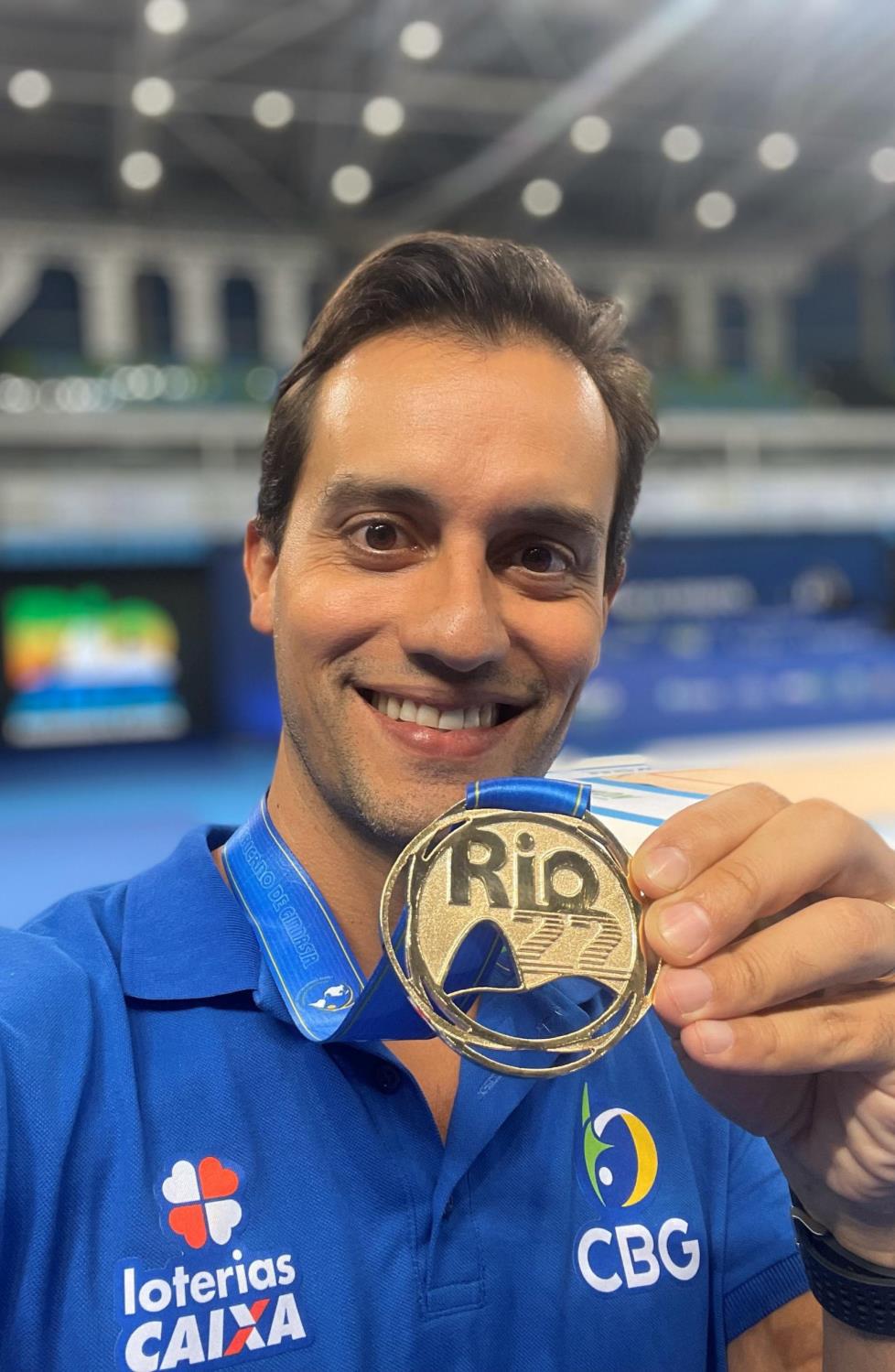 Prof. Dr. João Gomes con medalla